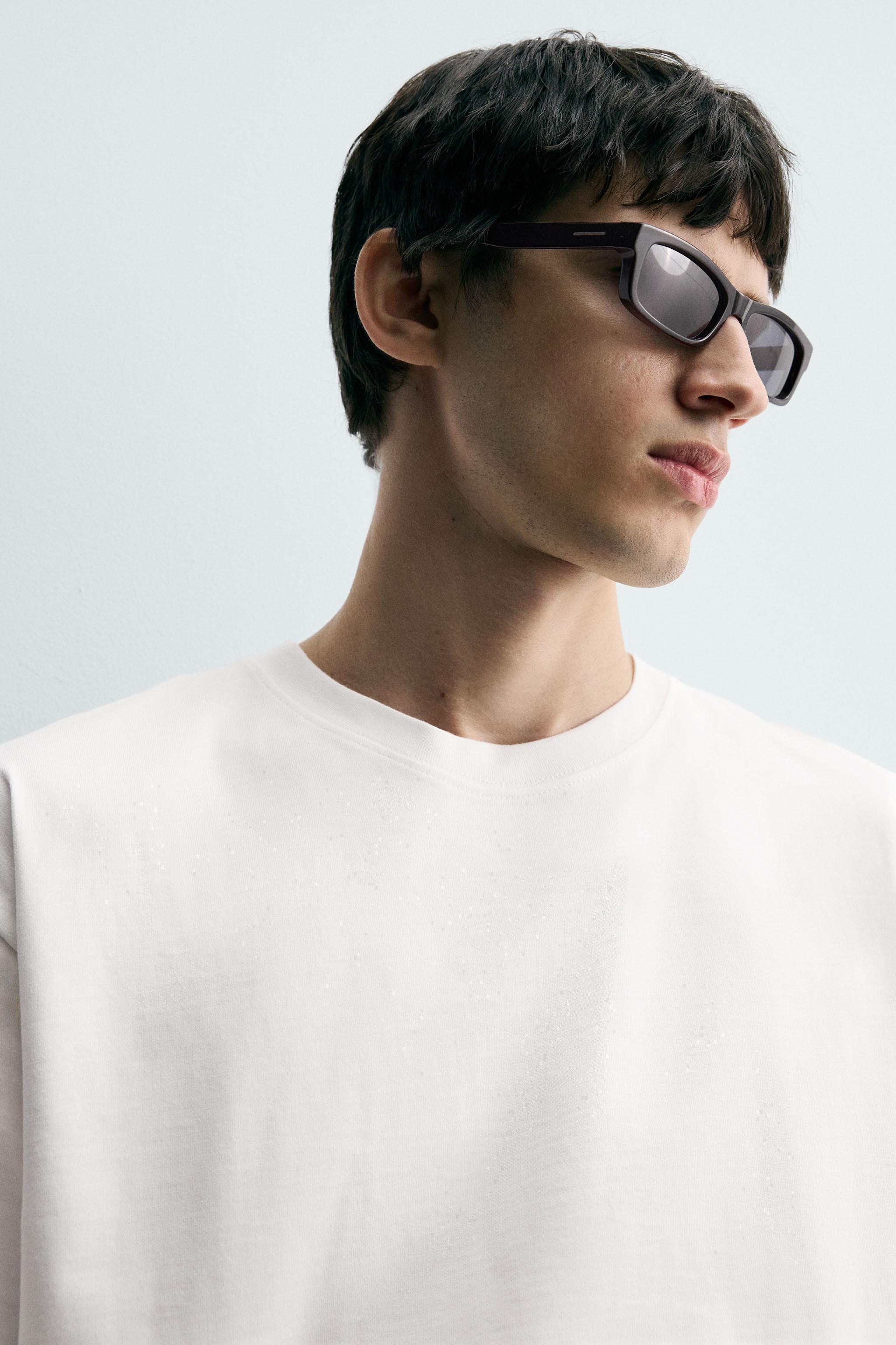 EMBROIDERED PATCH T-SHIRT